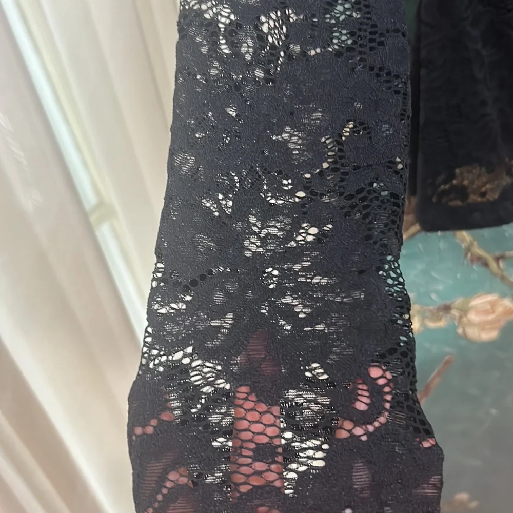 Ellie Tahari Lace blouse EUC - Picture 5 of 7